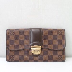Louis Vuitton Brown Checkered Clutch with Gold Clasp in good condition